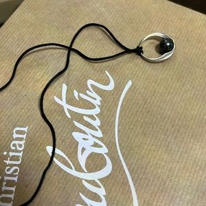 Black pearl necklace